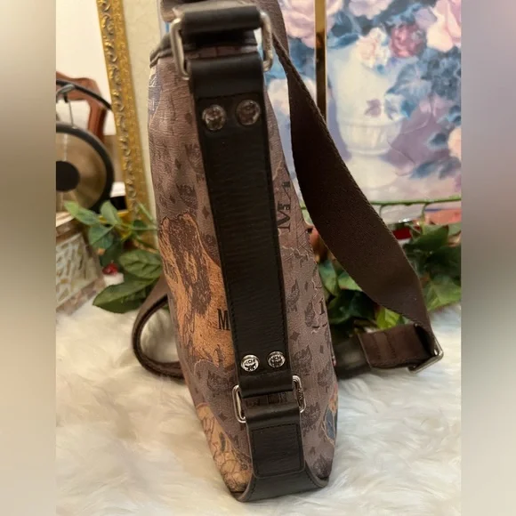 MCM ❤️HOST PICK❤️🔥RARE🔥Crossbody Bag - Picture 5 of 11